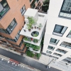 Четырехэтажный дом, который японский дизайнер Рюэ Нисидзава (Ryue Nishizawa) разработал для использования на крошечной (8х4 м) городской территории, издалека может быть принят за какой-то необычный вертикальный сад.