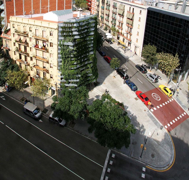Сад Тарраделлас – новый подход к созданию зеленых стен в Барселоне